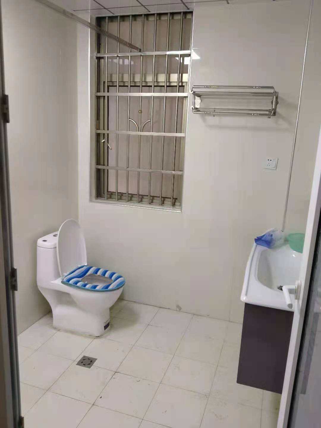 香格里拉  3室2厅2卫   2000.00元/月室内图