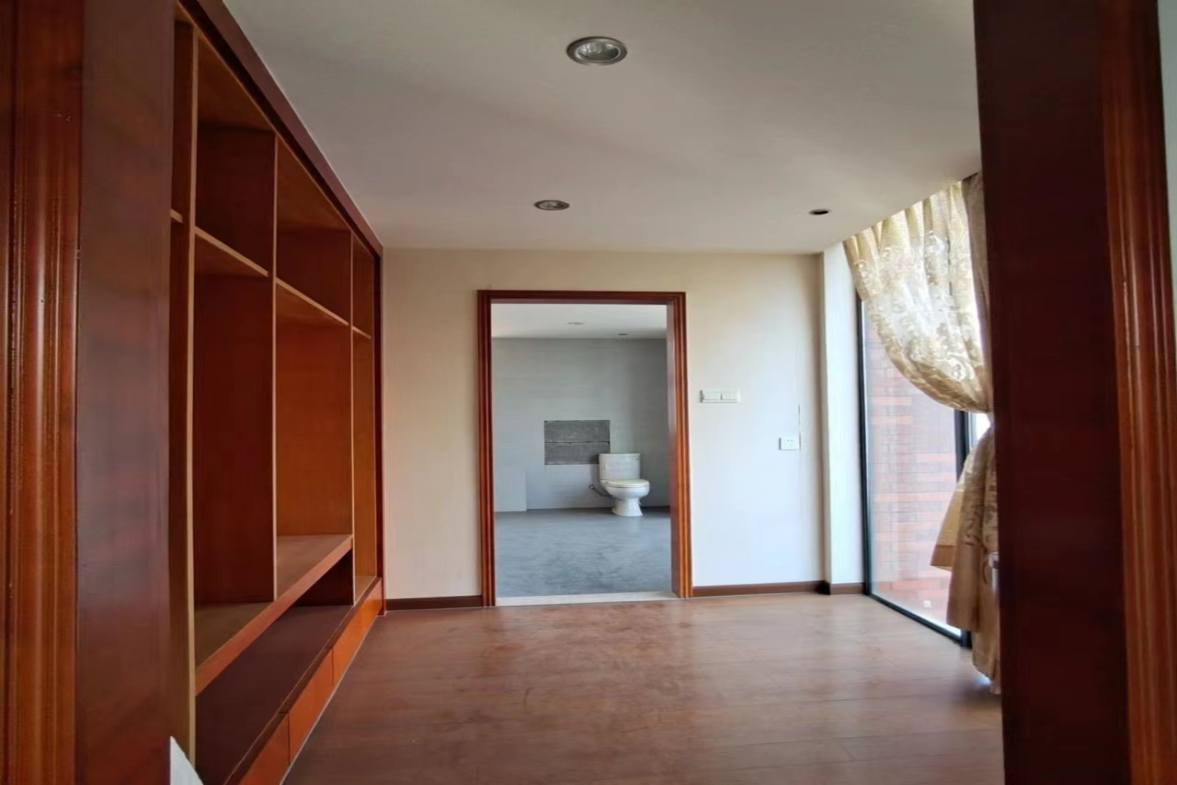 会龙山溪谷别墅  6室3厅3卫    350.0万室内图