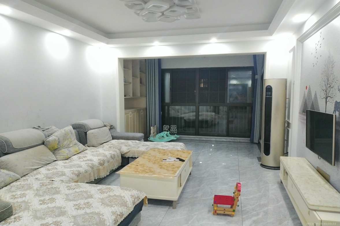 夏威夷碧水春城（碧桂园城市花园）  4室2厅2卫    3300.0元/月室内图1