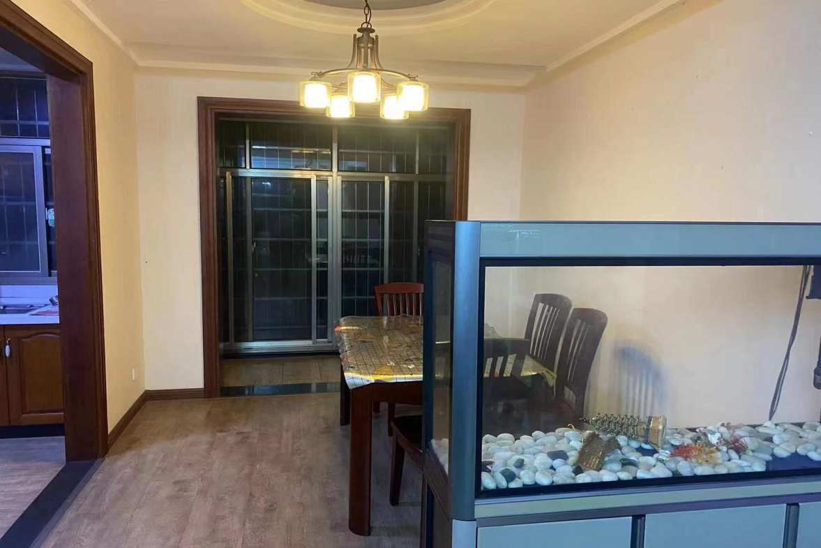 南风苑 4室2厅2卫 2800.0元/月 南风苑 4室2厅2卫 2800.0元/月小区图