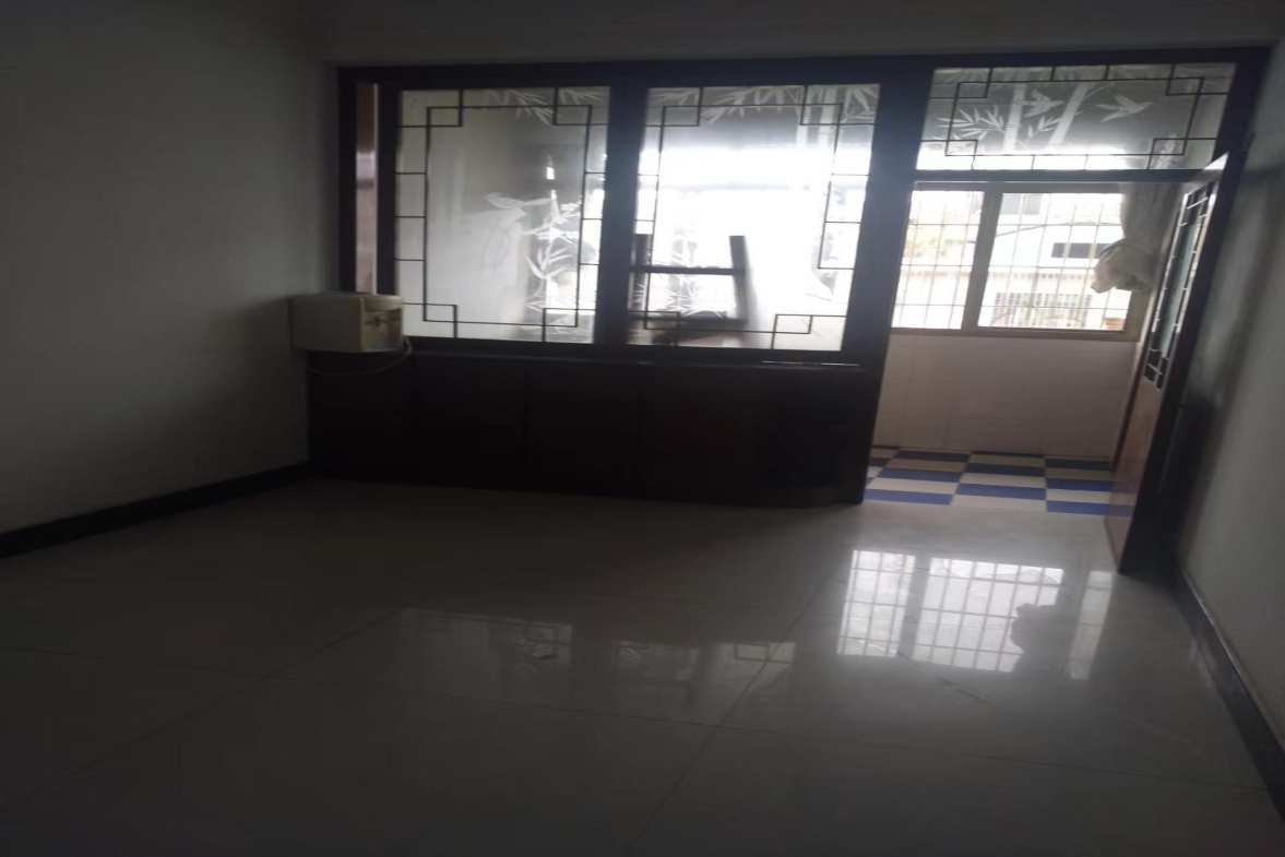 市人大政协机关大院住宅区(老市委) 3室2厅2卫 99.8万 市人大政协机关大院住宅区(老市委) 3室2厅2卫 99.8万室内图