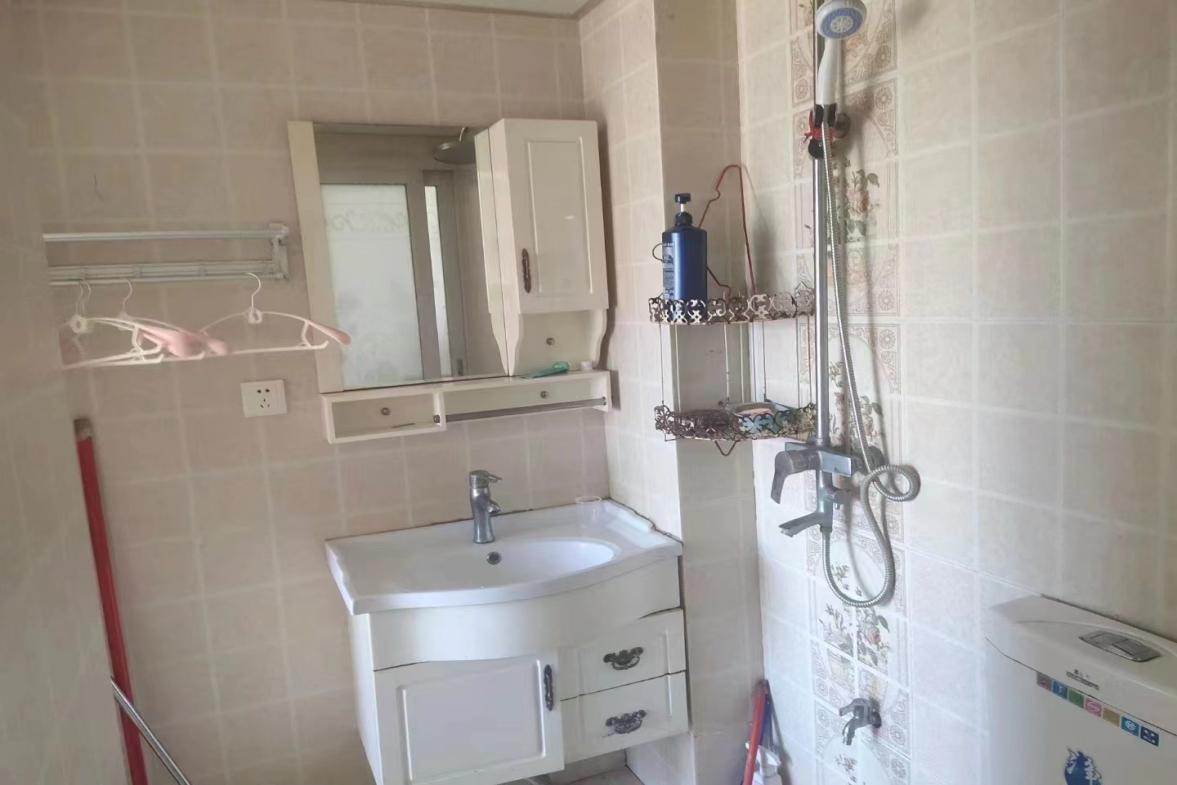 华湘贵府  1室1厅1卫    1200.0元/月 华湘贵府  1室1厅1卫    1200.0元/月室内图