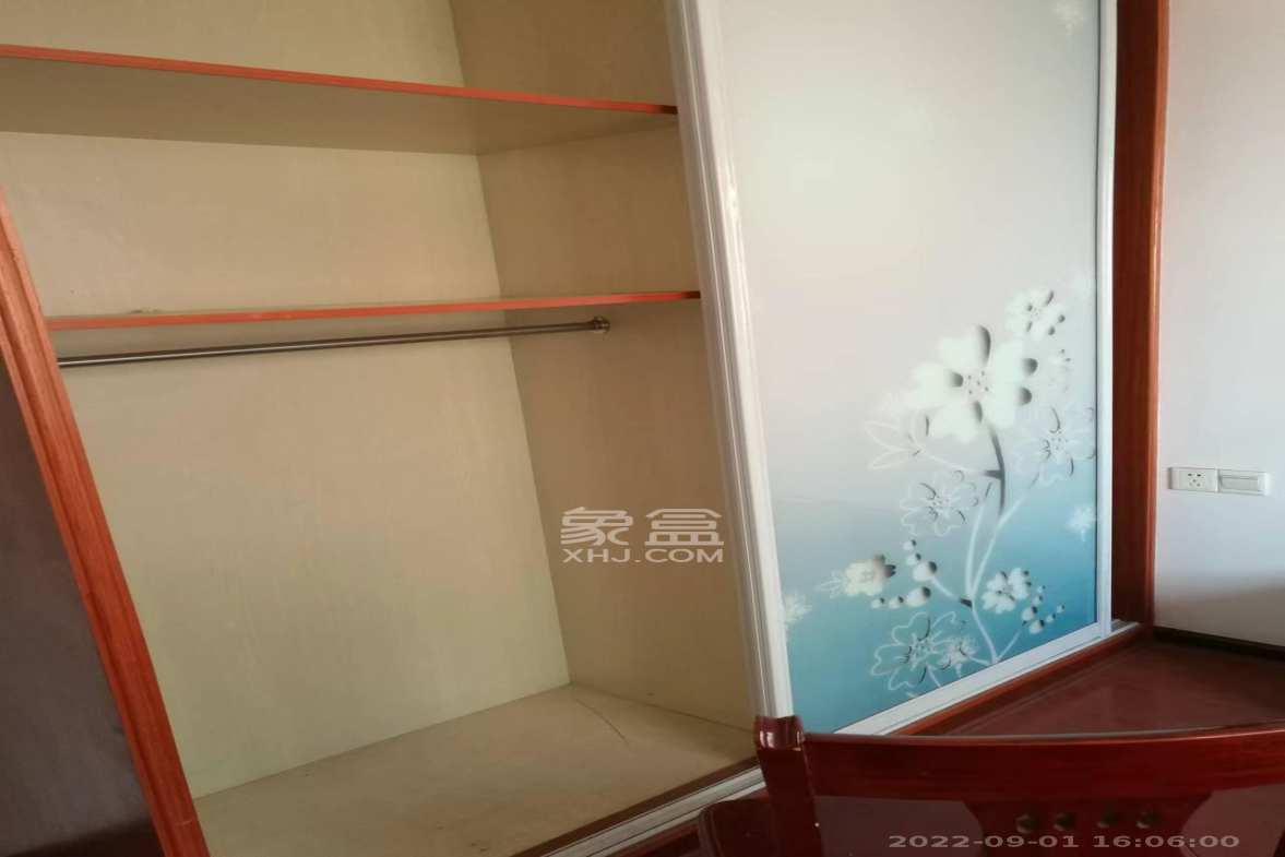 东城名苑  4室2厅1卫    2300.0元/月室内图