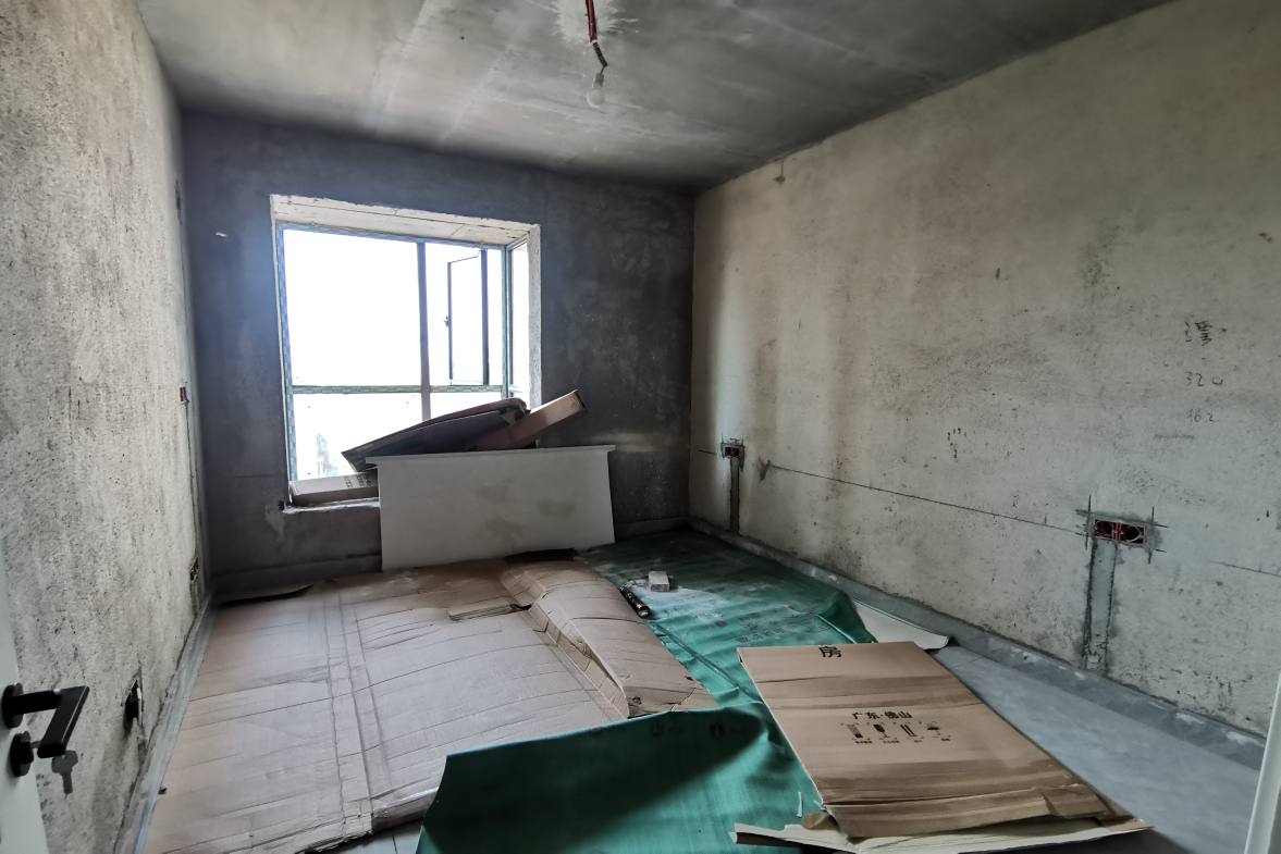 菊苑豪宅 3室2厅2卫 92.8万 菊苑豪宅 3室2厅2卫 92.8万客厅