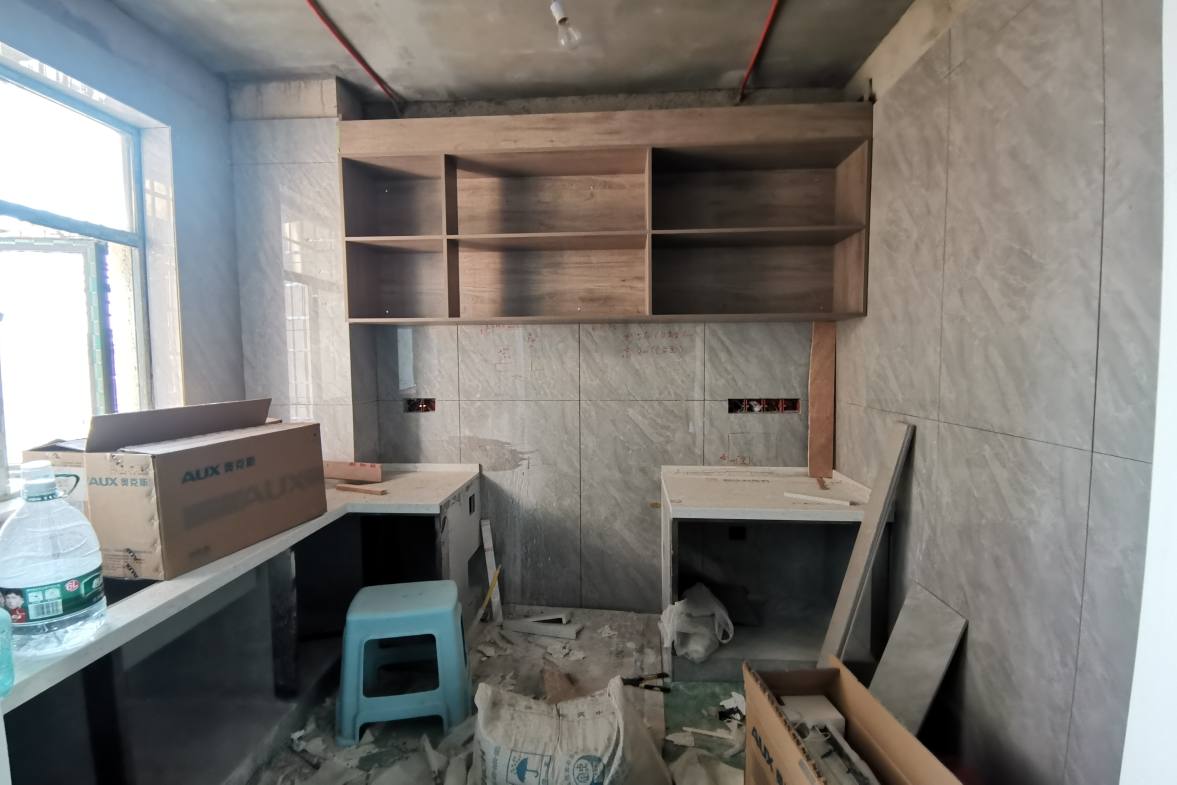 菊苑豪宅 3室2厅2卫 92.8万 菊苑豪宅 3室2厅2卫 92.8万客厅