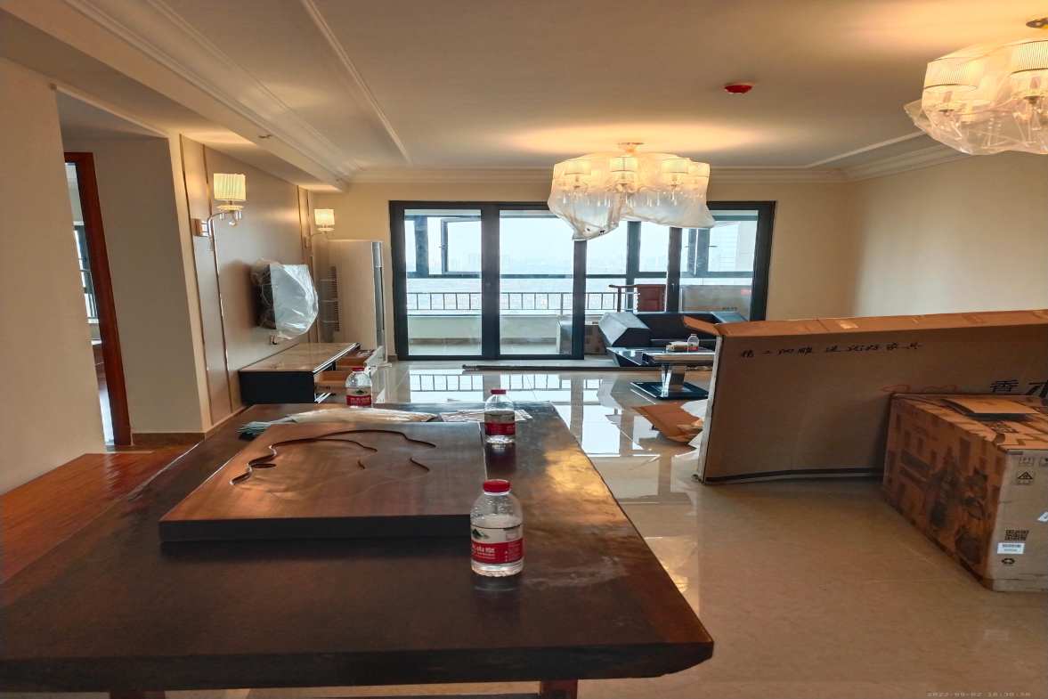 恒大御景湾  3室2厅2卫    2500.0元/月 恒大御景湾  3室2厅2卫    2500.0元/月室内图