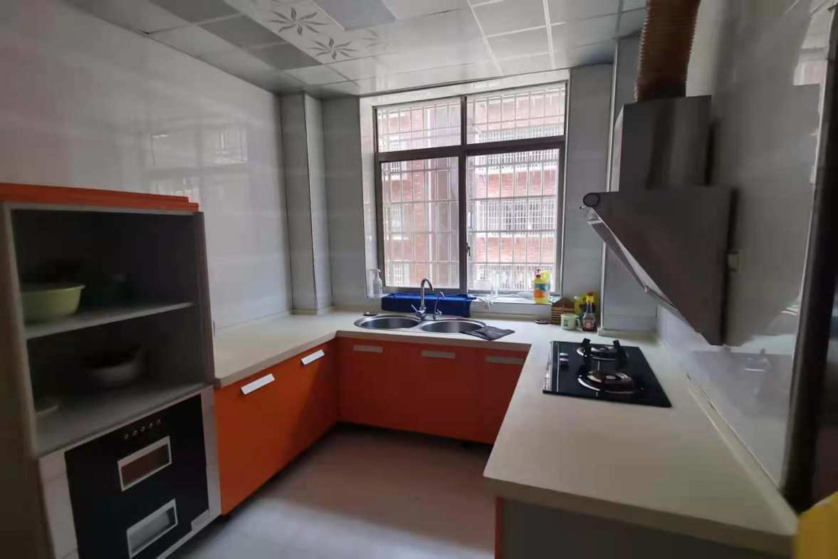 人和小区(小科七、九、十号地人和小区) 4室2厅2卫 2000.0元/月 人和小区(小科七、九、十号地人和小区) 4室2厅2卫 2000.0元/月室内图