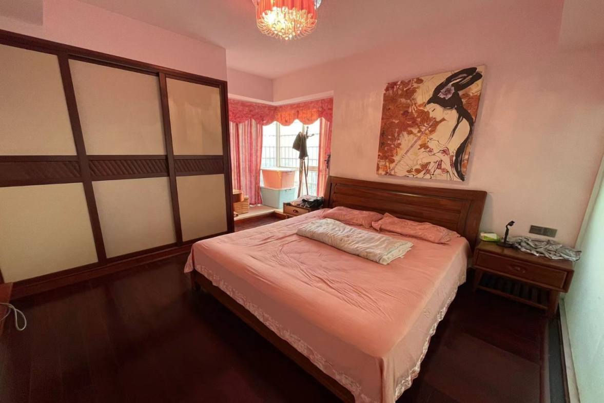 龙庭贵筑 4室2厅2卫 110.0万 龙庭贵筑 4室2厅2卫 110.0万客厅