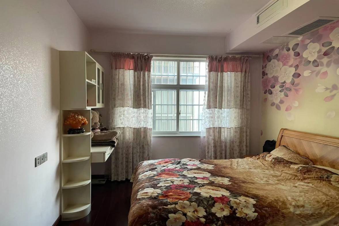 龙庭贵筑 4室2厅2卫 110.0万 龙庭贵筑 4室2厅2卫 110.0万客厅