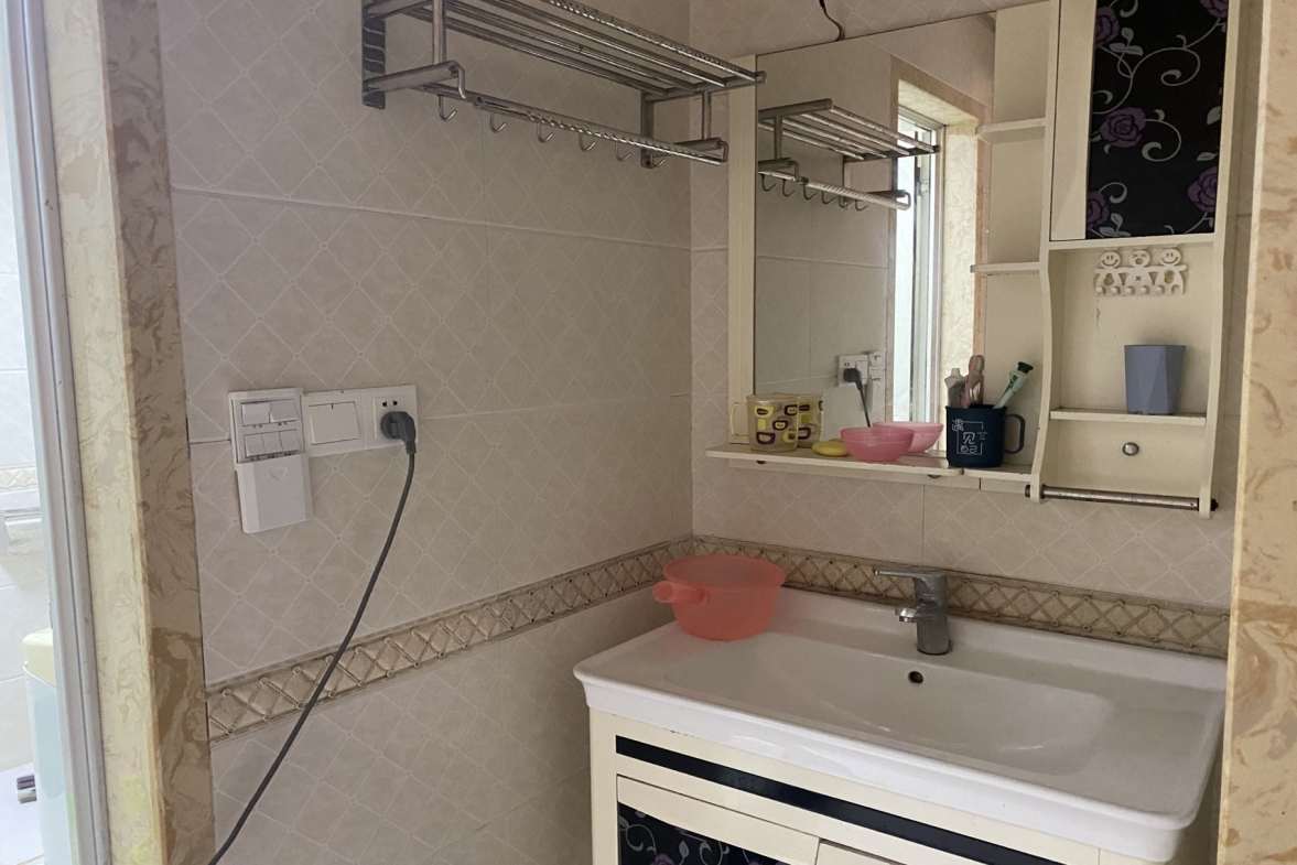 香格里拉  3室2厅2卫    2500.0元/月室内图1