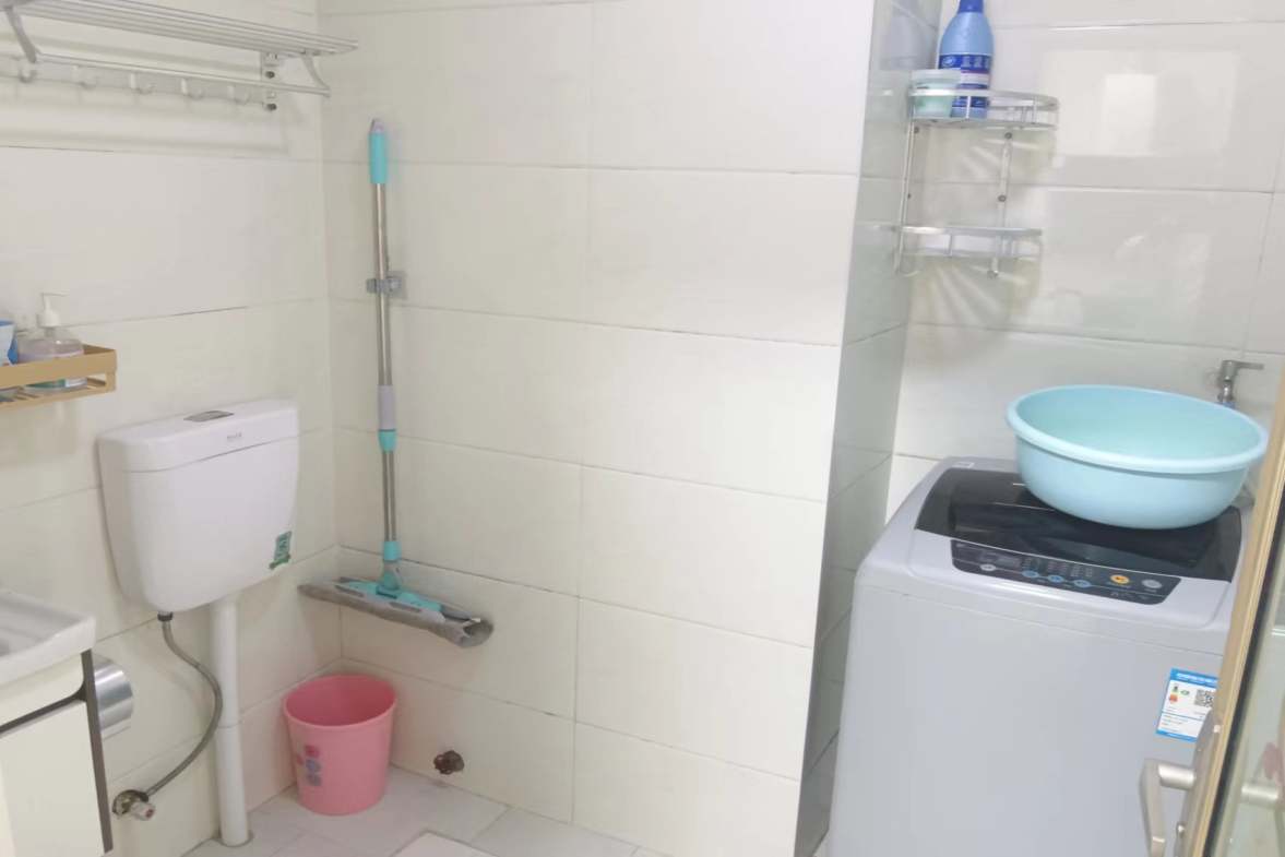 康城上品  1室1厅1卫   1000.00元/月室内图1
