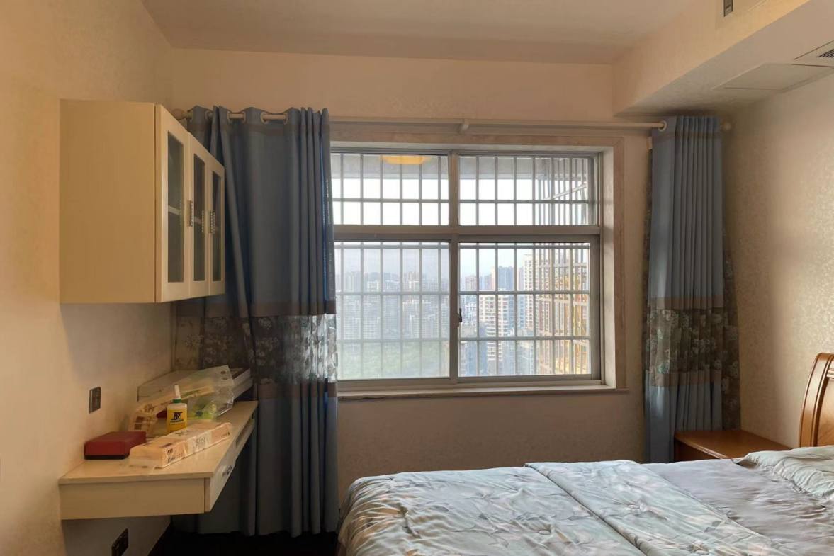 龙庭贵筑 4室2厅2卫 110.0万 龙庭贵筑 4室2厅2卫 110.0万客厅