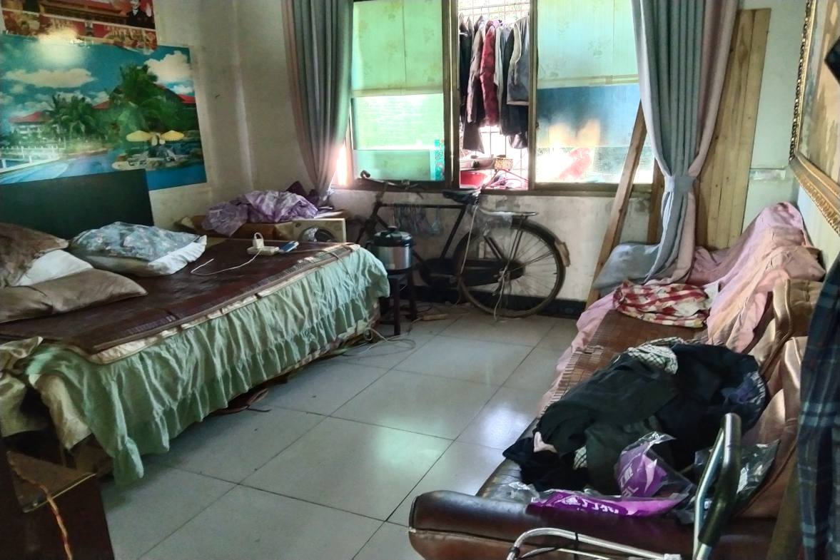 新九龙环球商业广场  2室1厅1卫    45.0万客厅