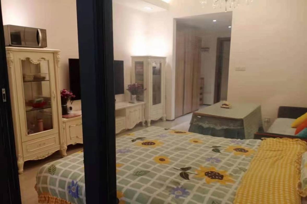 恒大绿洲  1室1厅1卫    1500.0元/月室内图1