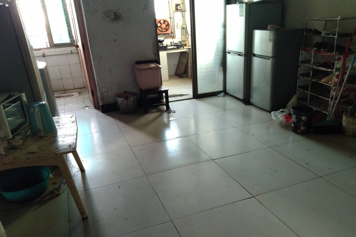 新九龙环球商业广场  2室1厅1卫    45.0万客厅