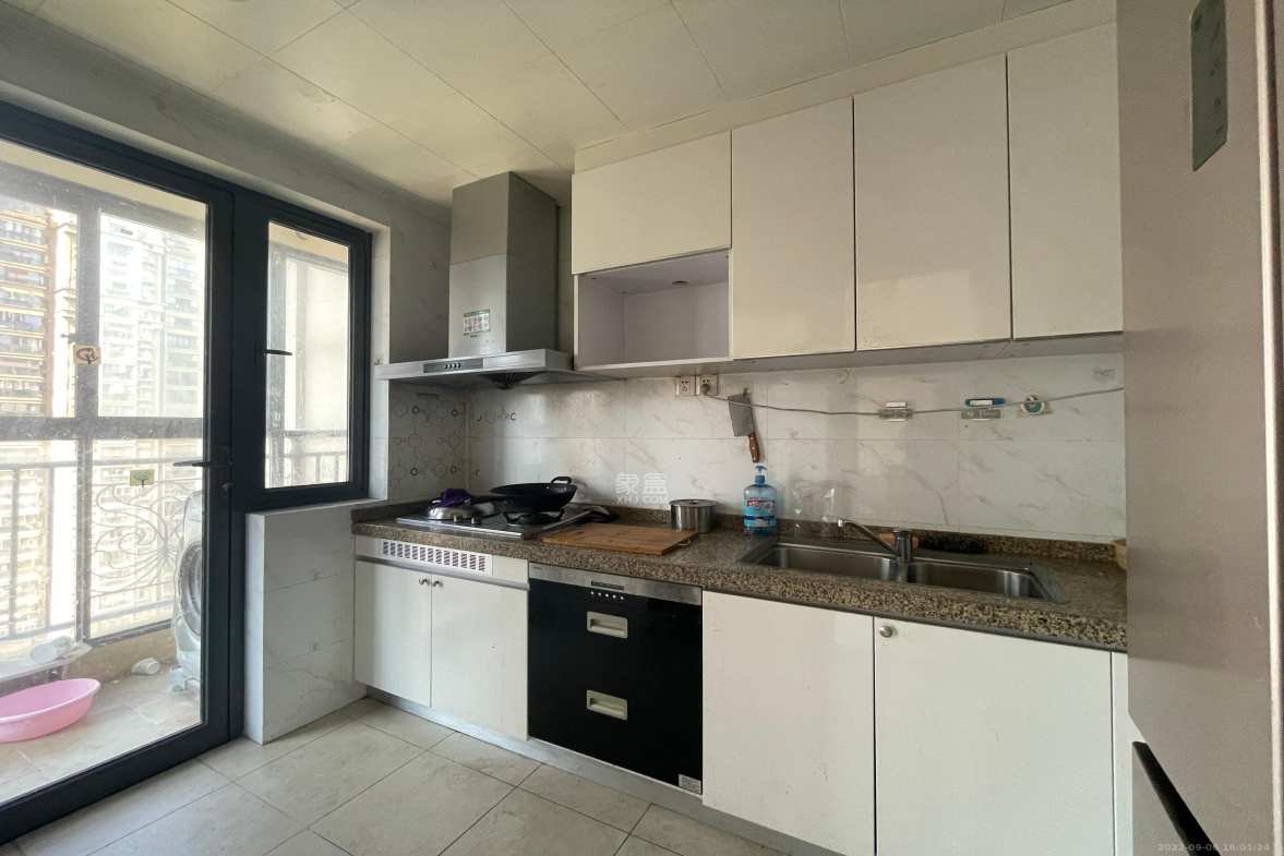 恒大江湾 3室2厅1卫 2500.0元/月 恒大江湾 3室2厅1卫 2500.0元/月室内图