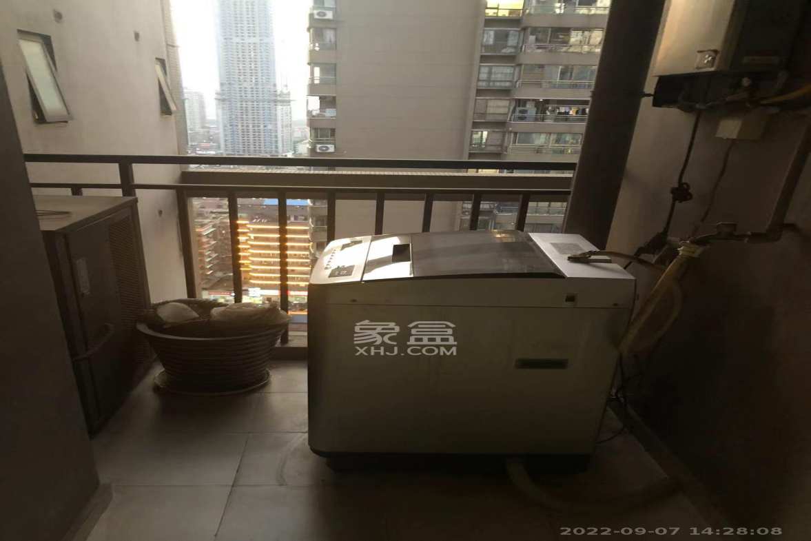 盛世美居荷园  3室2厅2卫    3300.0元/月室内图