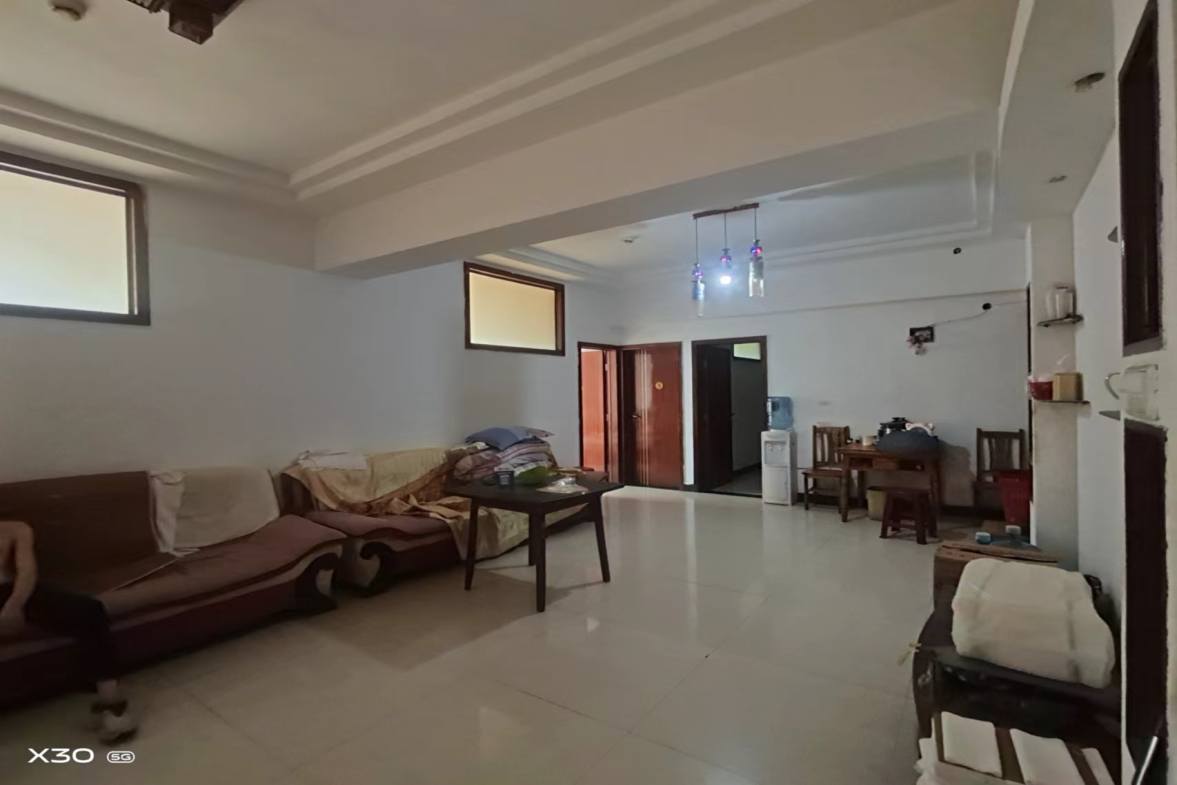 天成银座  4室2厅2卫    52.8万客厅