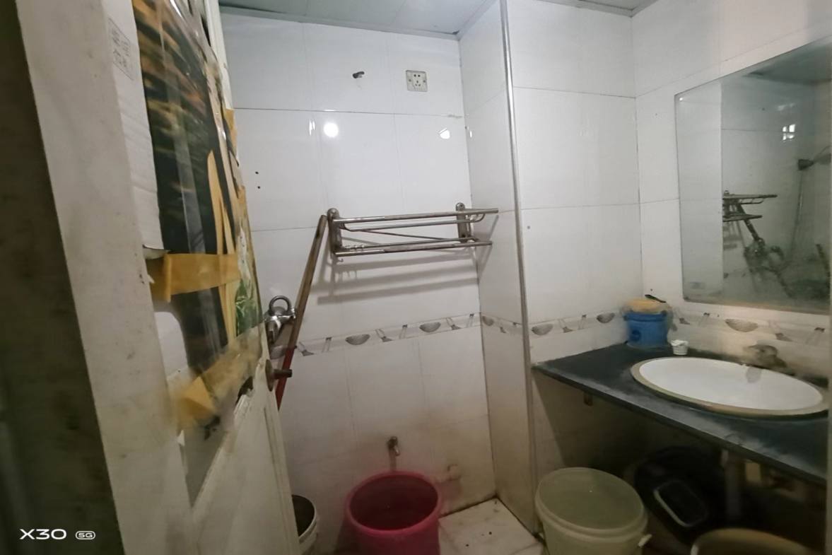 天成银座  4室2厅2卫    52.8万客厅