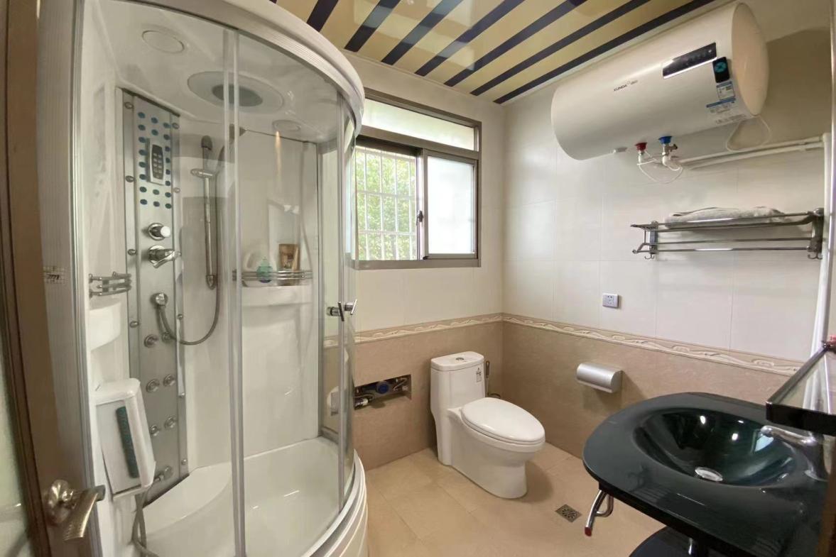 市委党校 4室2厅2卫 1600.0元/月 市委党校 4室2厅2卫 1600.0元/月室内图