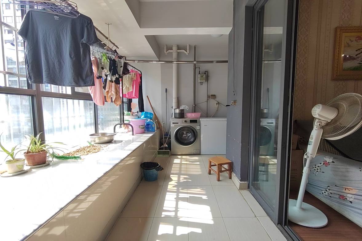 新阳光100大湖第  2室2厅1卫   95.00万客厅
