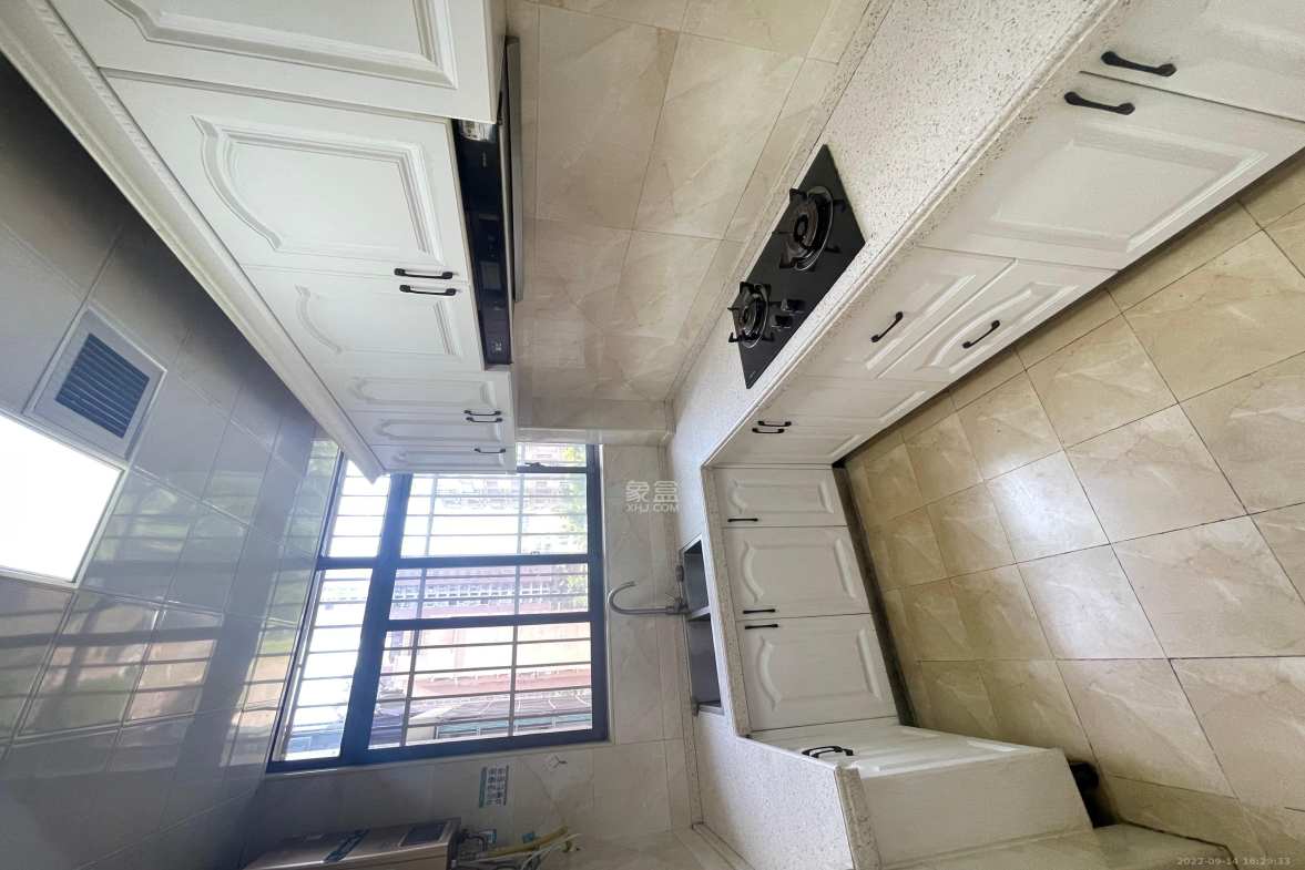 枫华府第  4室2厅2卫    2500.0元/月室内图