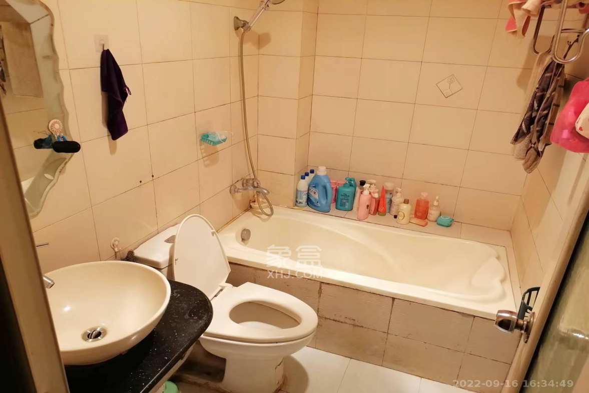 翡翠林居  3室2厅2卫   1800.00元/月室内图