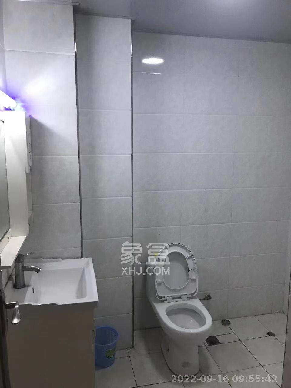 卧龙居国际村  3室2厅1卫    2200.0元/月室内图