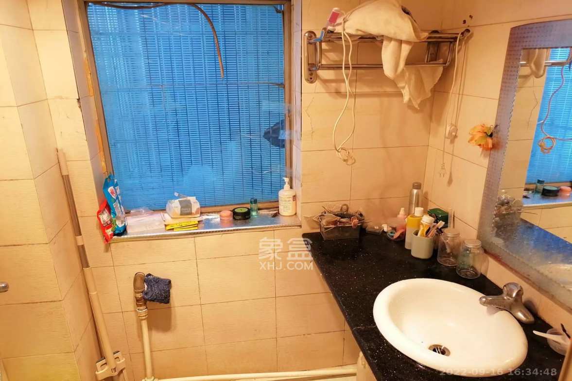 翡翠林居  3室2厅2卫   1800.00元/月室内图