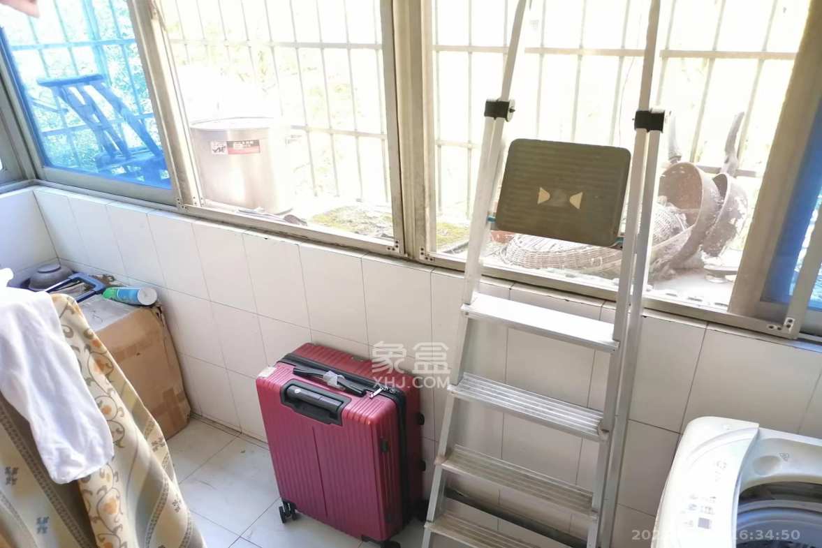 翡翠林居  3室2厅2卫   1800.00元/月室内图