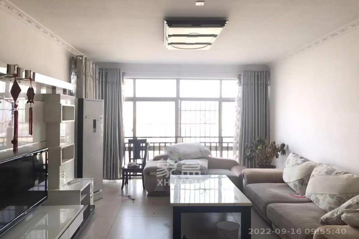 卧龙居国际村  3室2厅1卫    2200.0元/月室内图
