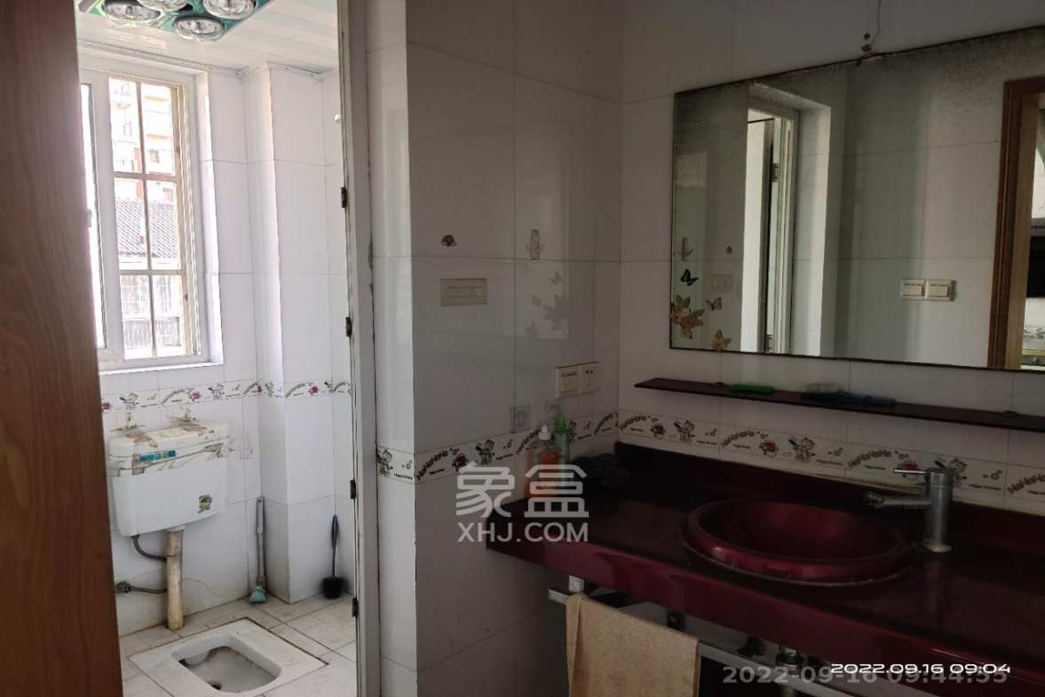 学府华庭 3室2厅2卫 2200.0元/月 学府华庭 3室2厅2卫 2200.0元/月室内图