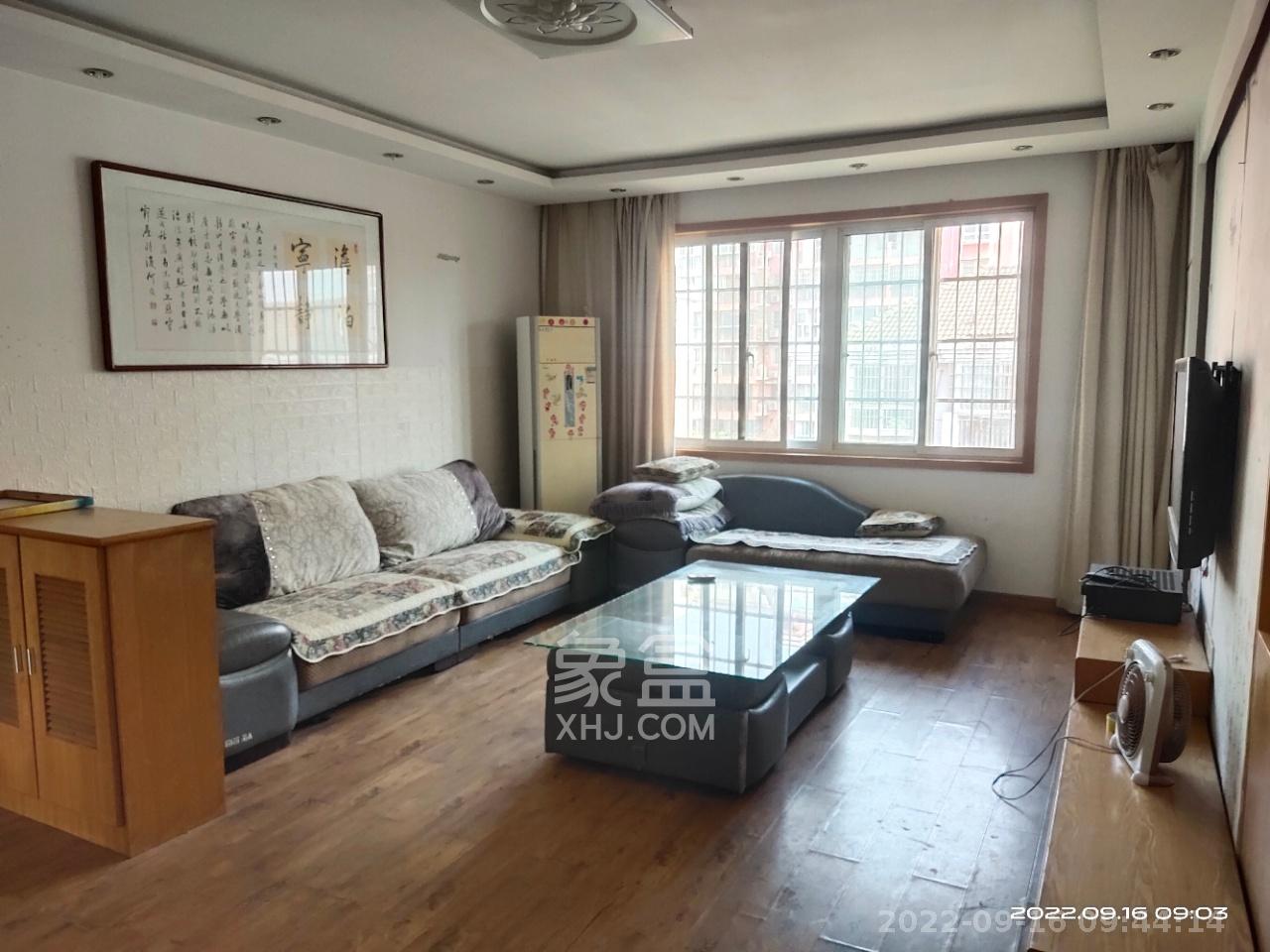 学府华庭 3室2厅2卫 2200.0元/月