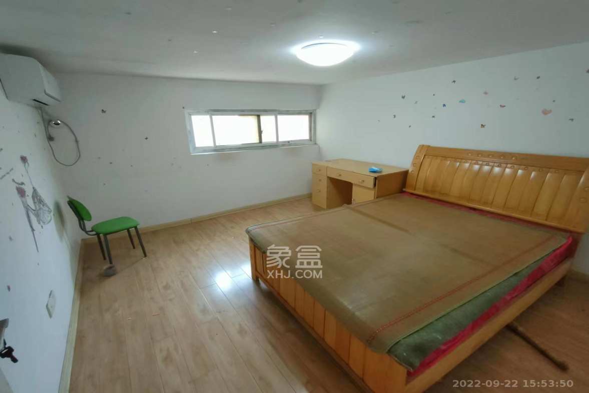 东业苹果社区  4室2厅2卫    2200.0元/月室内图1
