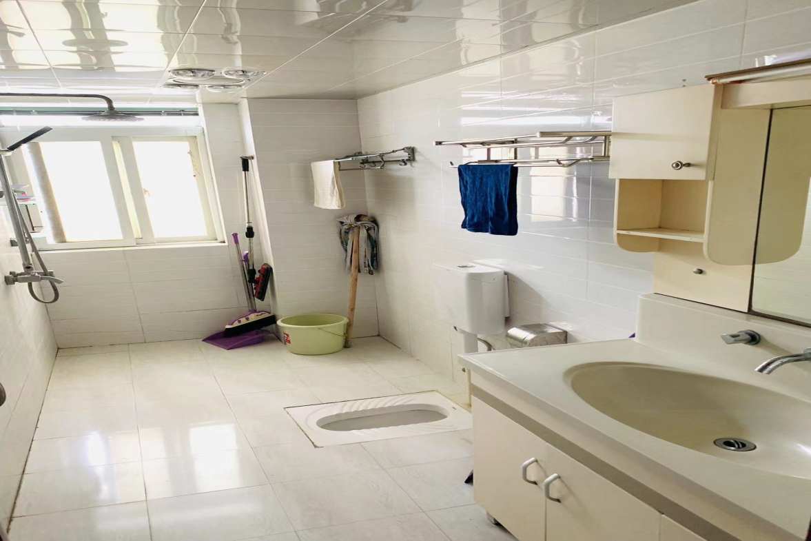 水榭花城中城  4室2厅2卫    3000.0元/月室内图