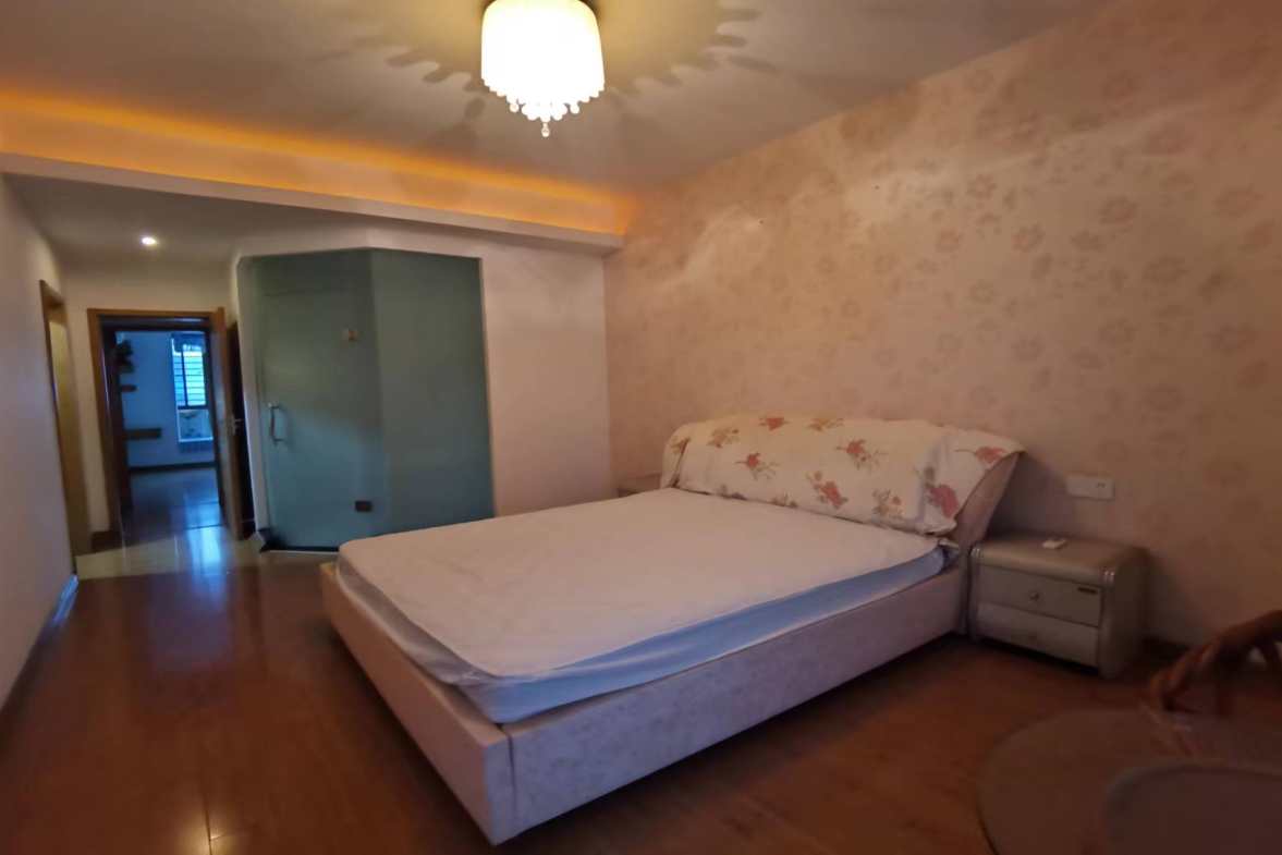 佳宁娜小区（梓山湖小区）  4室2厅2卫   3500.00元/月室内图