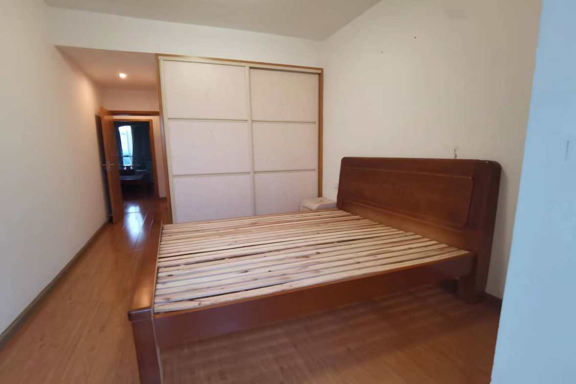 佳宁娜小区（梓山湖小区）  4室2厅2卫   3500.00元/月室内图