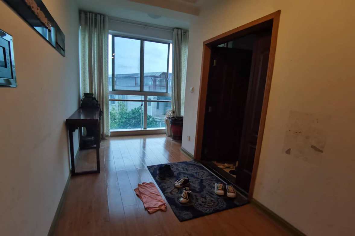 佳宁娜小区（梓山湖小区）  4室2厅2卫   3500.00元/月室内图