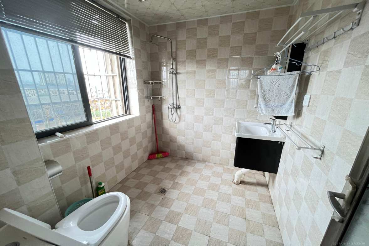新塘家园安置小区  3室2厅2卫   1700.00元/月室内图