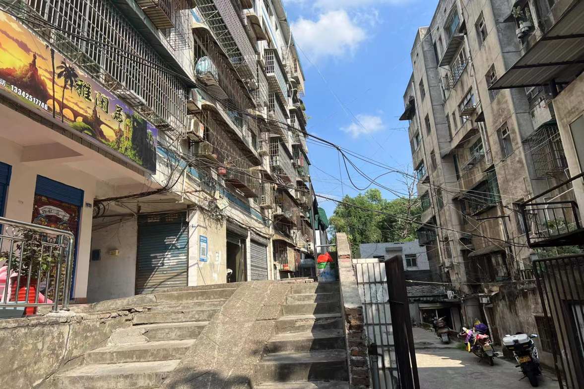 竹山社区  2室2厅1卫    27.8万 竹山社区  2室2厅1卫    27.8万小区图