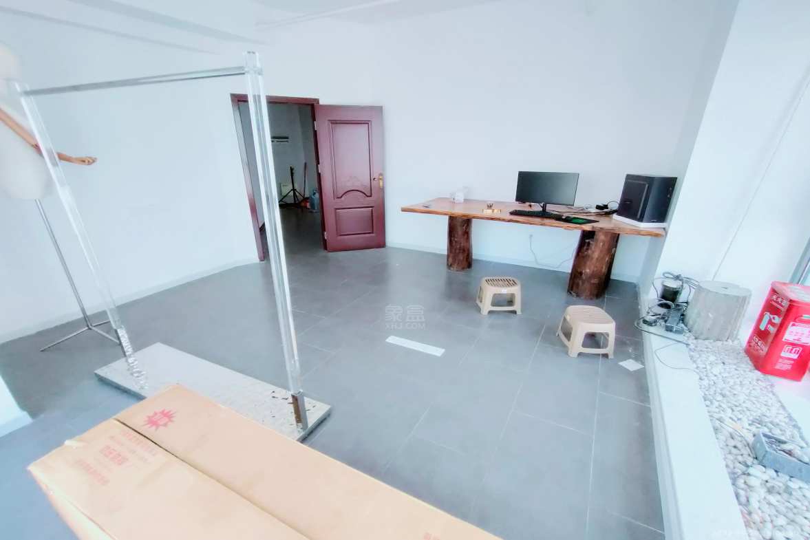 大汉希尔顿 4室1厅1卫 5800.0元/月 大汉希尔顿 4室1厅1卫 5800.0元/月室内图