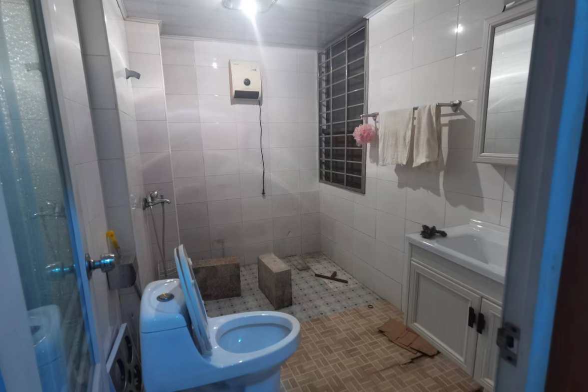 佳宁娜小区（梓山湖小区）  3室2厅2卫   1600.00元/月室内图