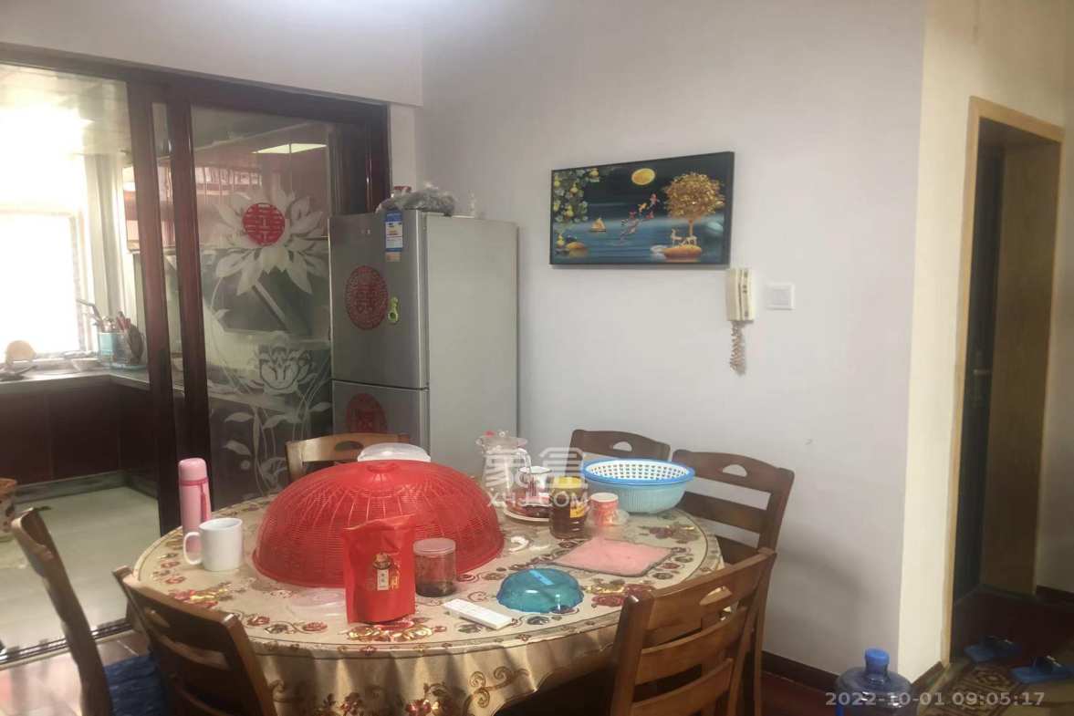 鄱阳小区  3室2厅1卫    1700.0元/月 鄱阳小区  3室2厅1卫    1700.0元/月室内图