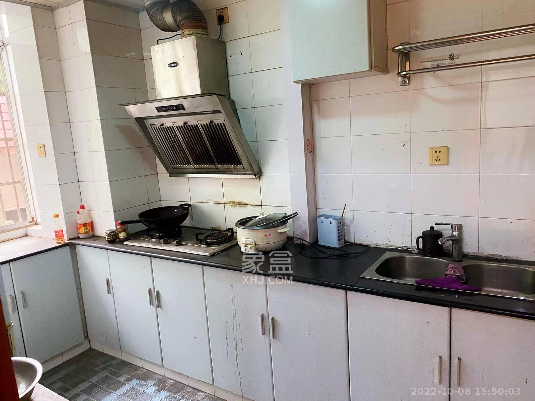 金帆小区 3室2厅2卫 2200.0元/月