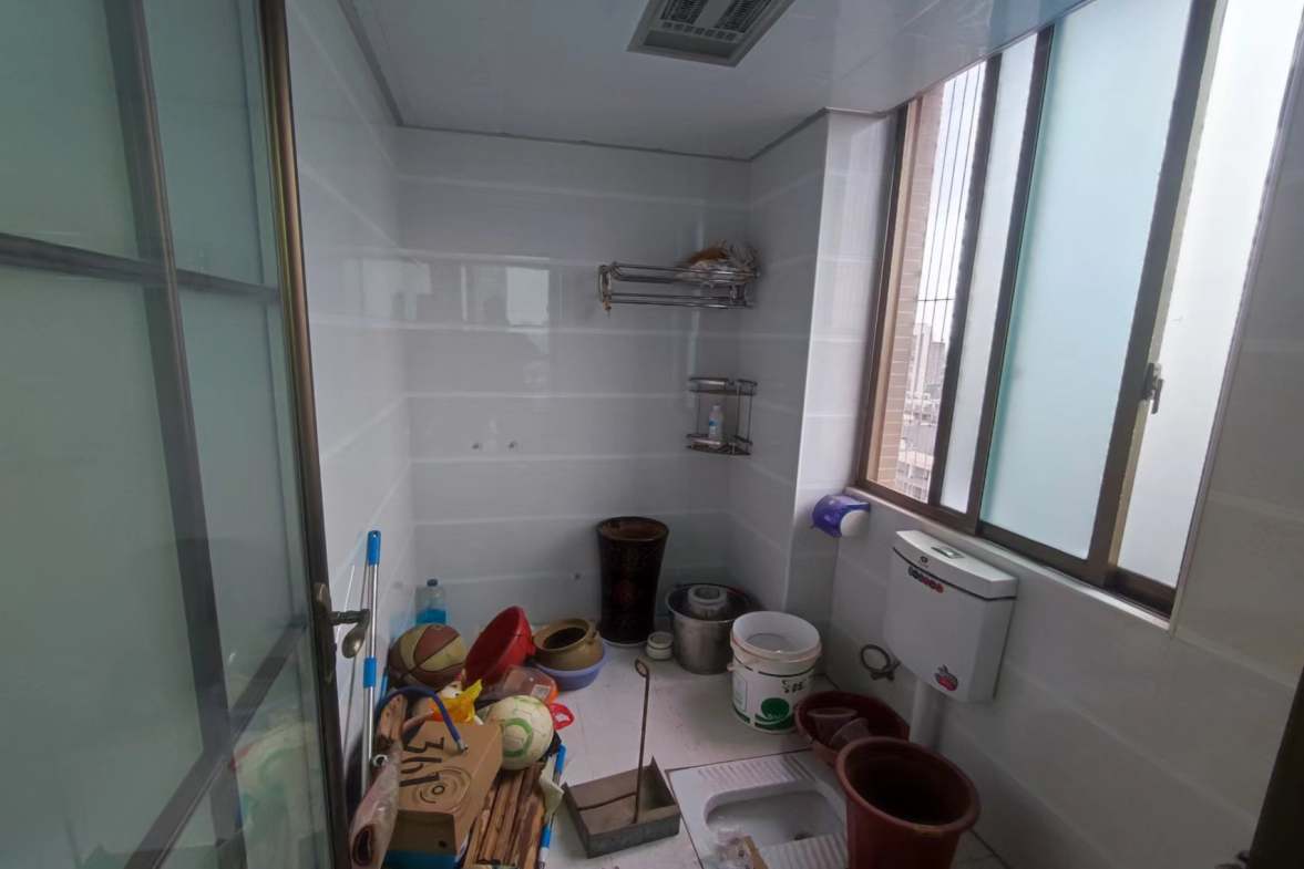 凯翔银座  3室2厅2卫    2300.0元/月 凯翔银座  3室2厅2卫    2300.0元/月室内图