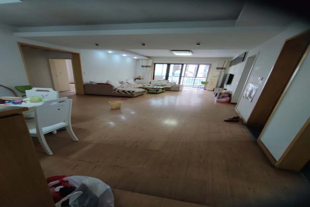 北美阳光城  4室2厅2卫   85.00万室内图1