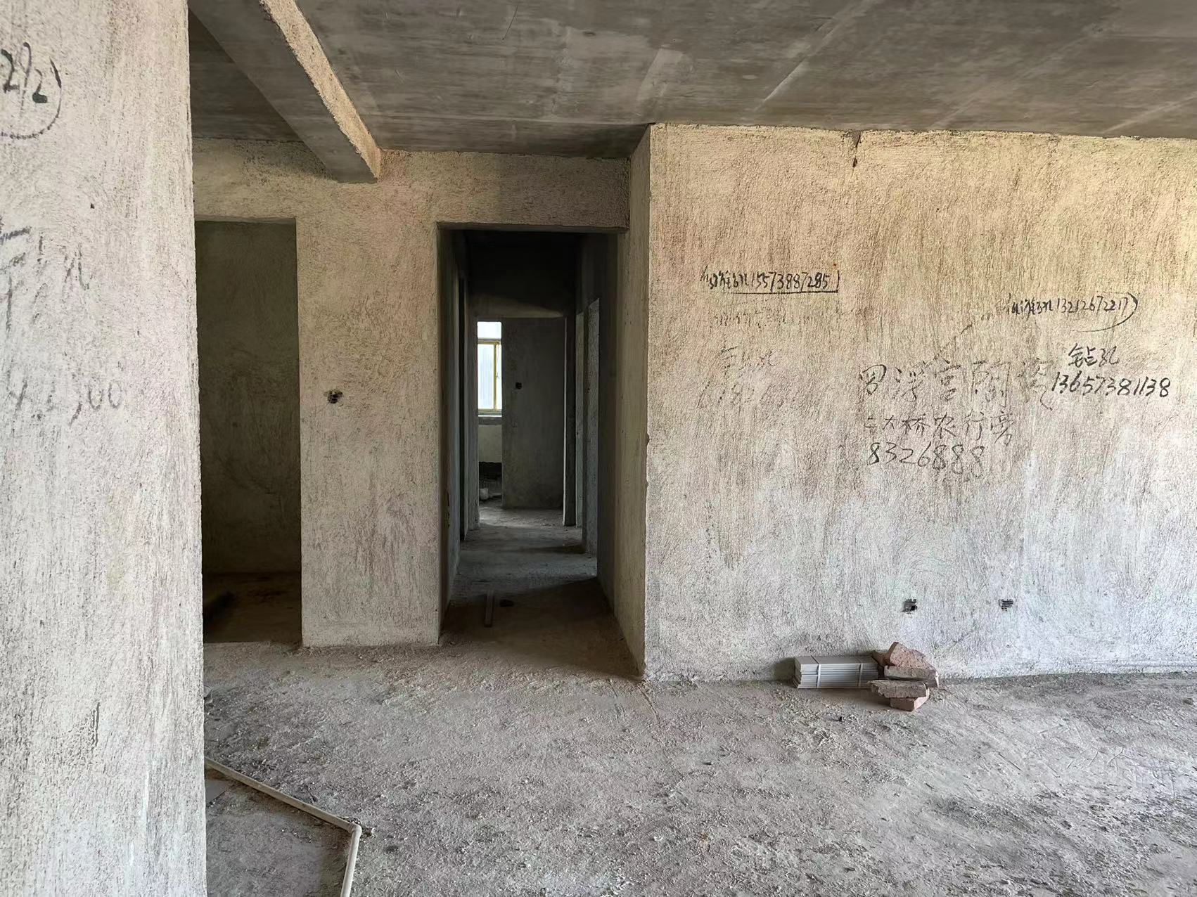 龙凤东宫  3室2厅2卫   68.00万