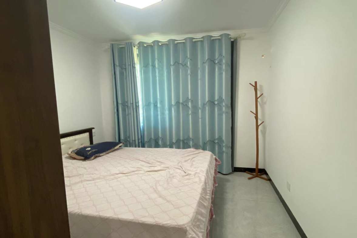 东山林语  4室2厅2卫    95.0万客厅