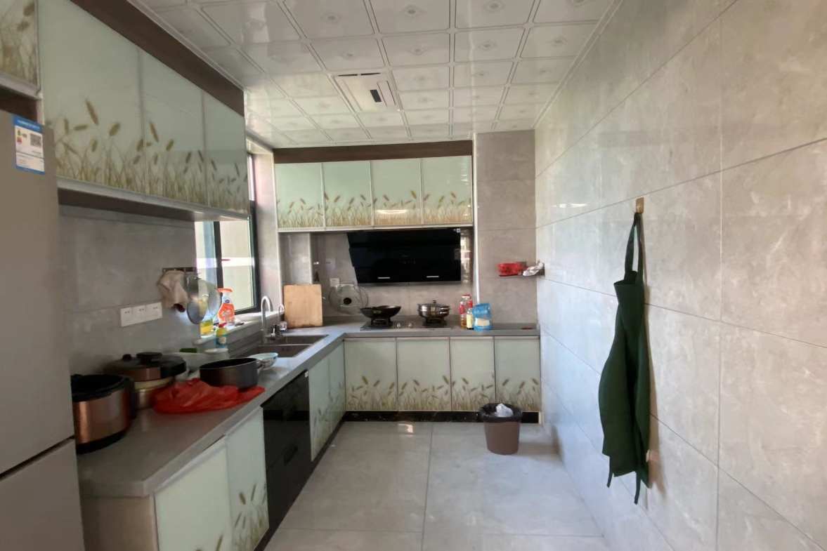 东山林语  4室2厅2卫    95.0万客厅