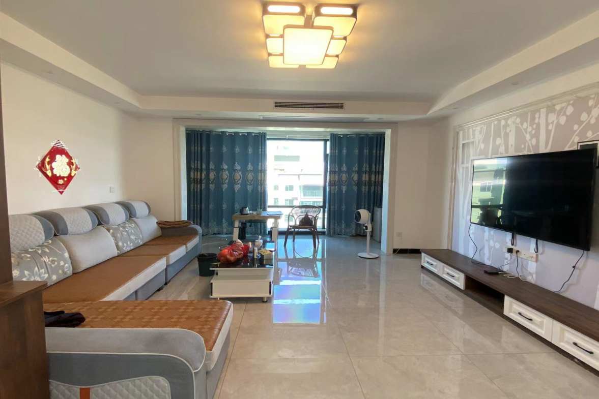 东山林语  4室2厅2卫    95.0万客厅